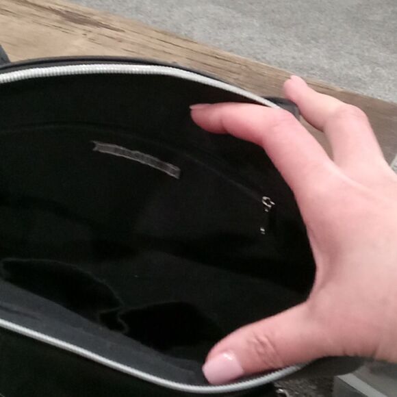 Reaction Kenneth Cole black satchel man made material with silver hardware - Picture 4 of 5